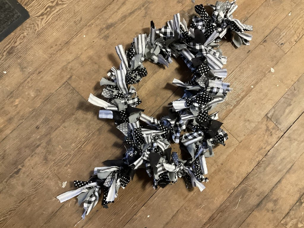 Blk/Gry Rag Tie Garland