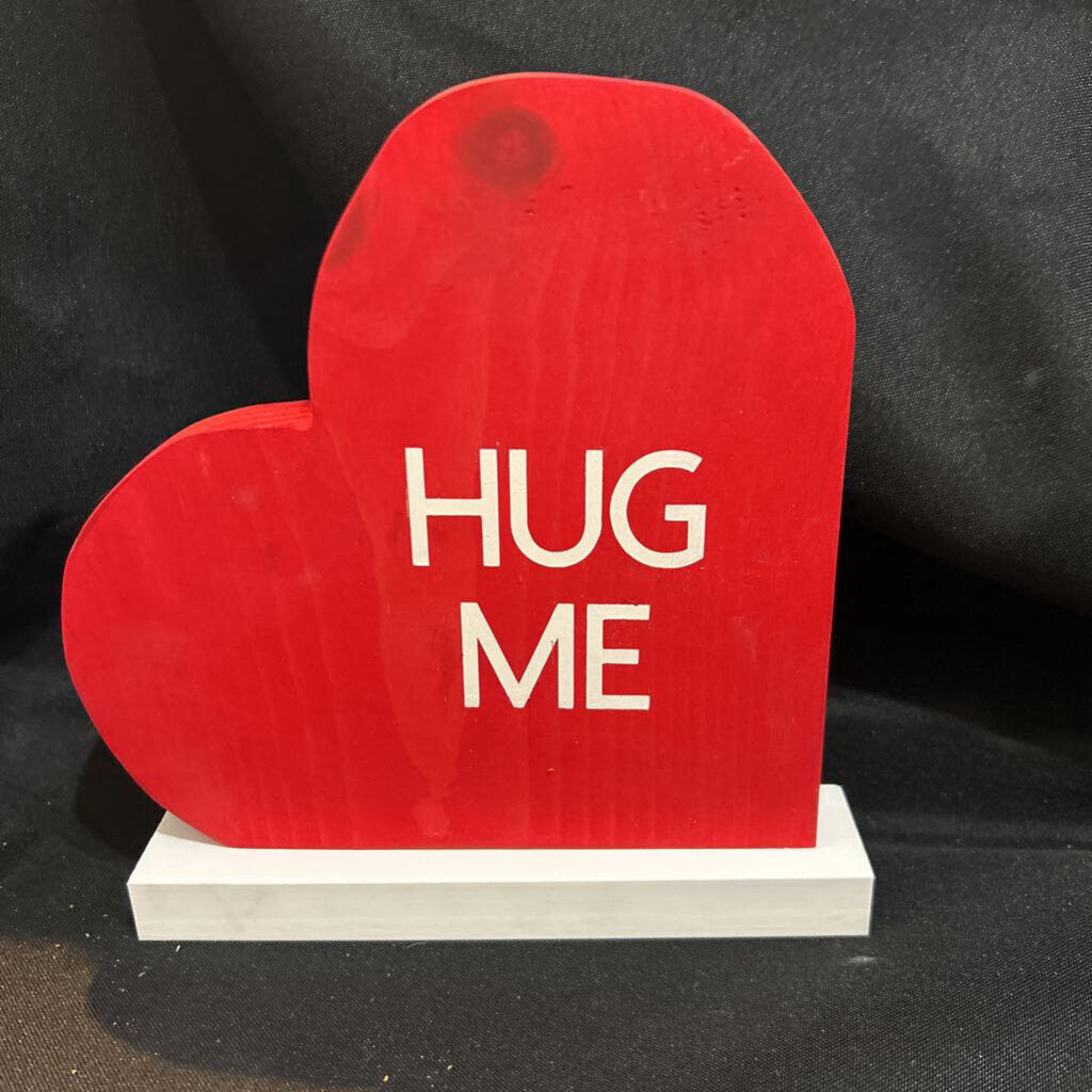 Wood Heart Hug Me Red w/base