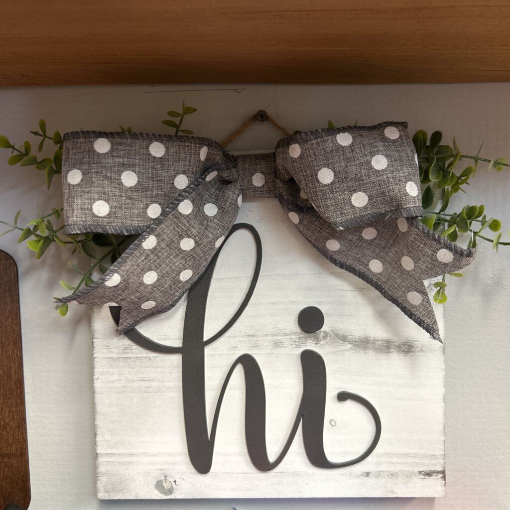 Hi (White Bckgrd, Polka Dot Bow) 10x10
