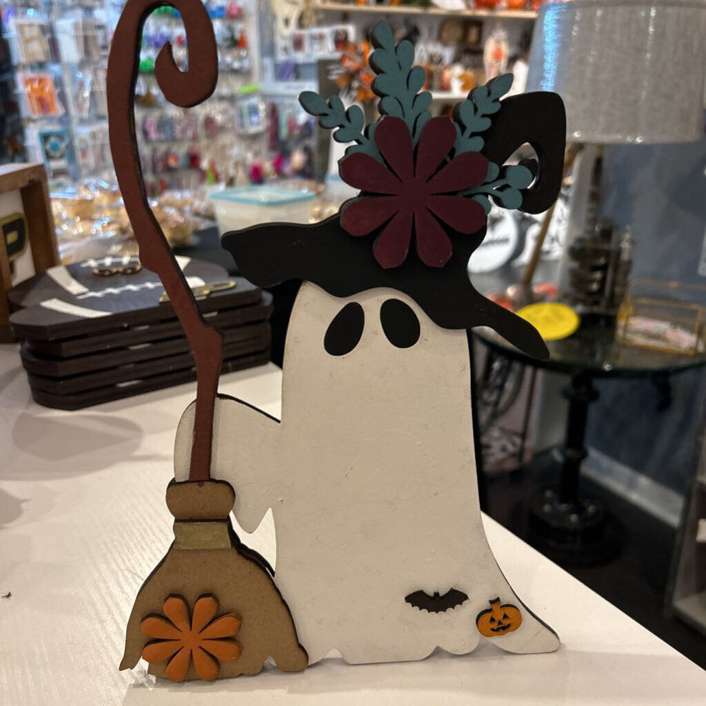 Ghost w/Broom Shelf Sitter