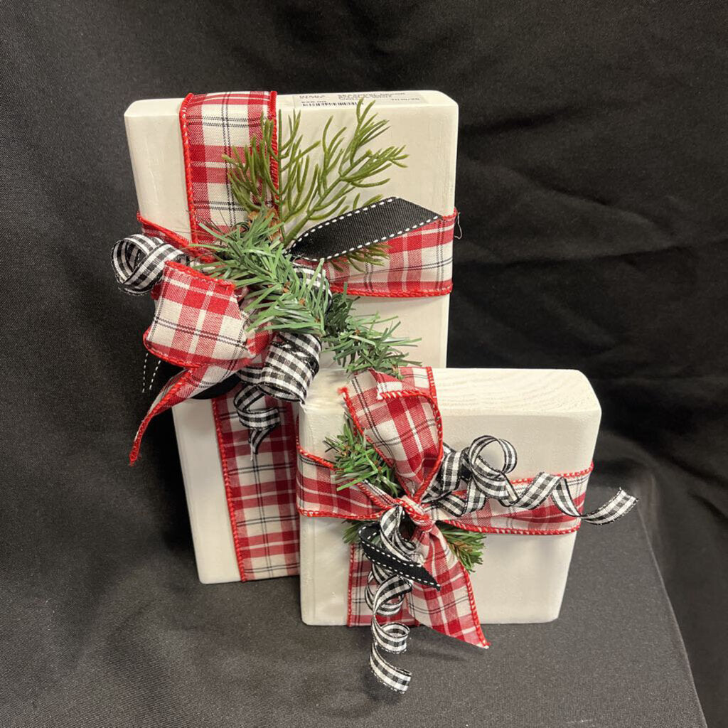 Set of 2 Skinny Presents White