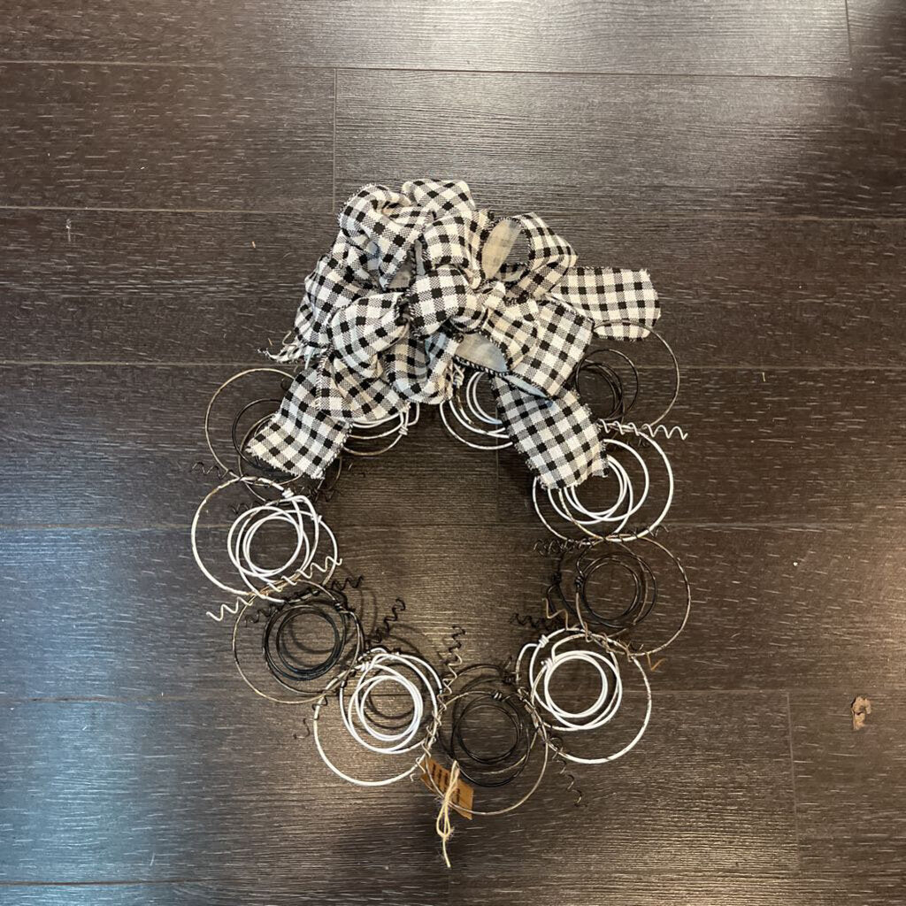 Bedspring Wreath w/Checkered Bow