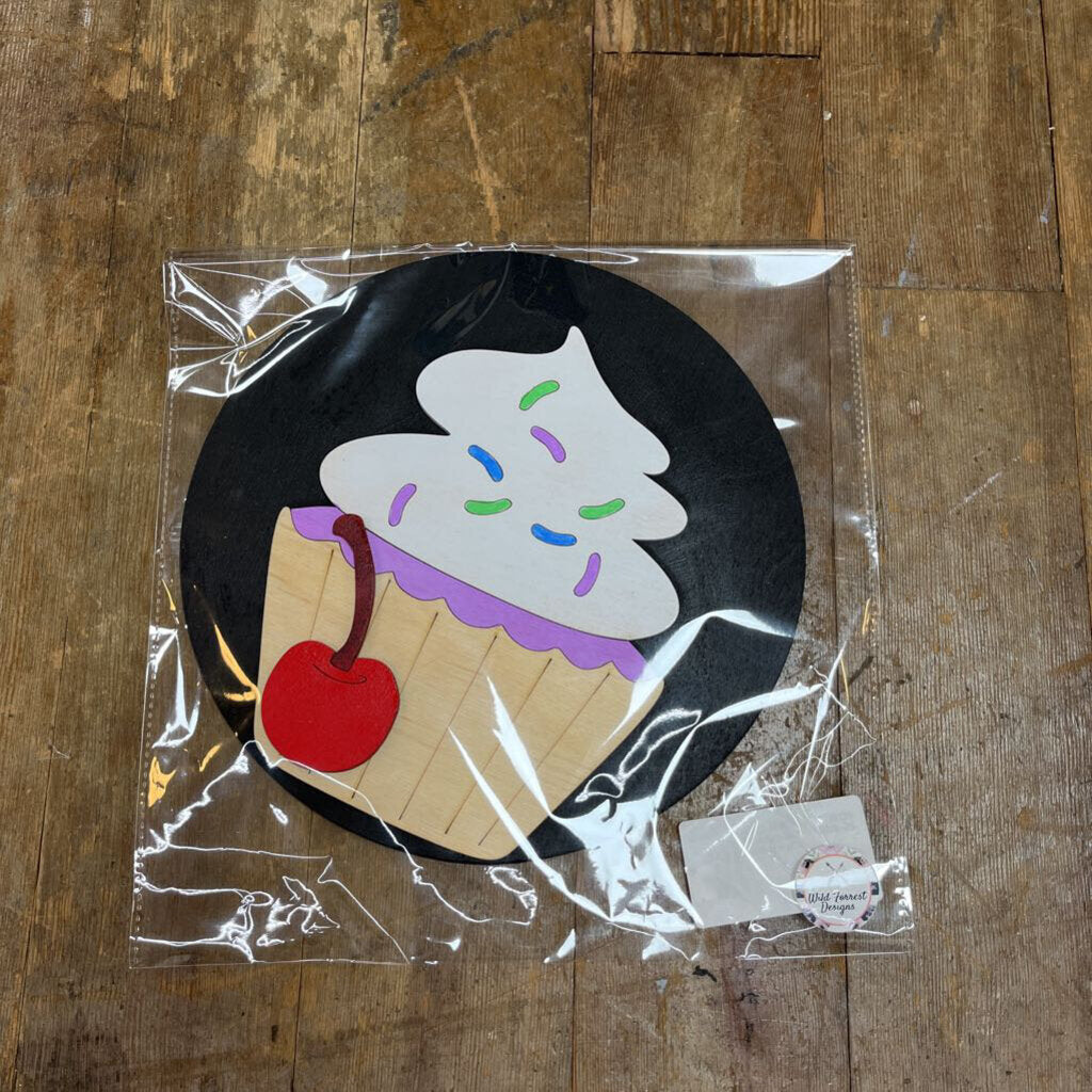 Cupcake With Cherry Round CAE