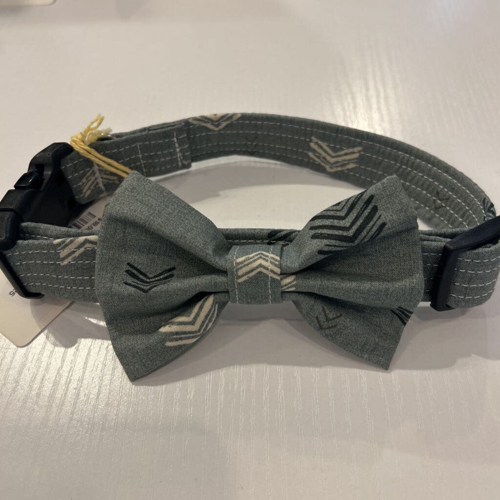 Gray Chevron Collar with matching bow