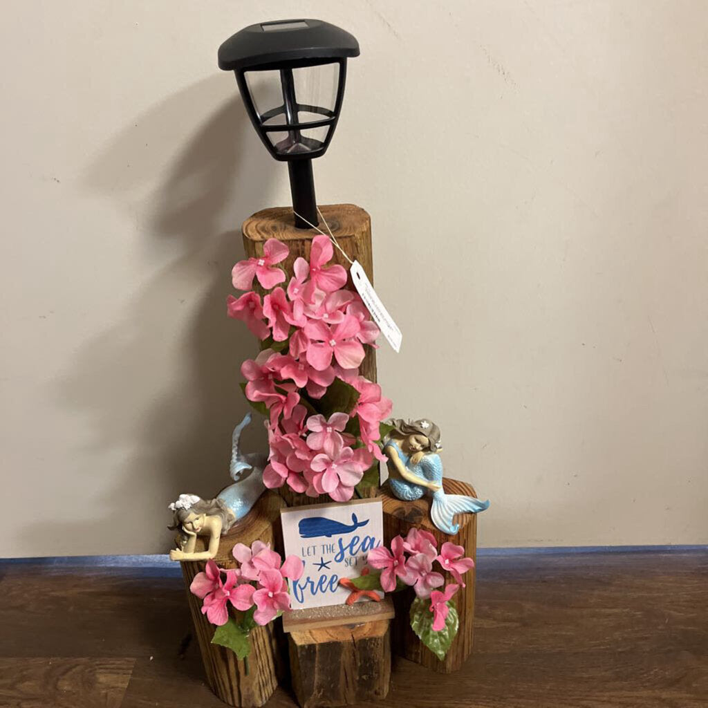 Mermaid w/Pink Flowers Solar Light