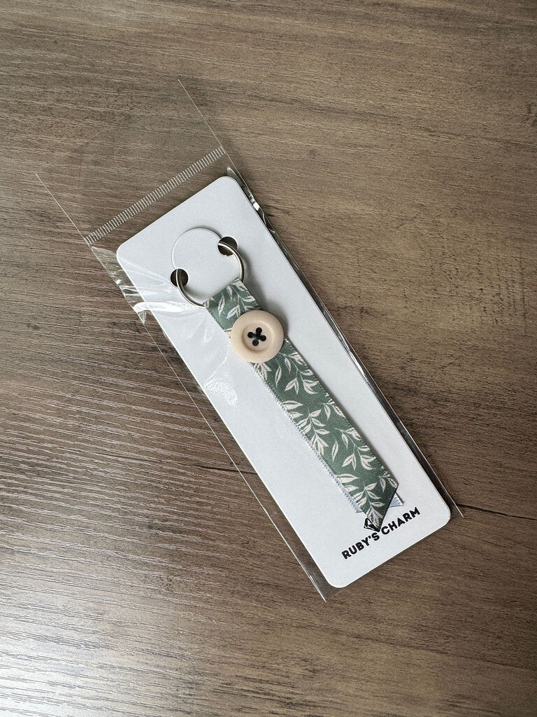 Ribbon Keychain-Green Leaf w/Cream Button