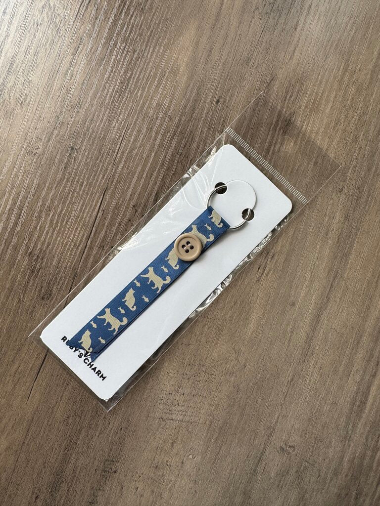 Ribbon Keychain-Blu w/Cats w/Brwn Buttons