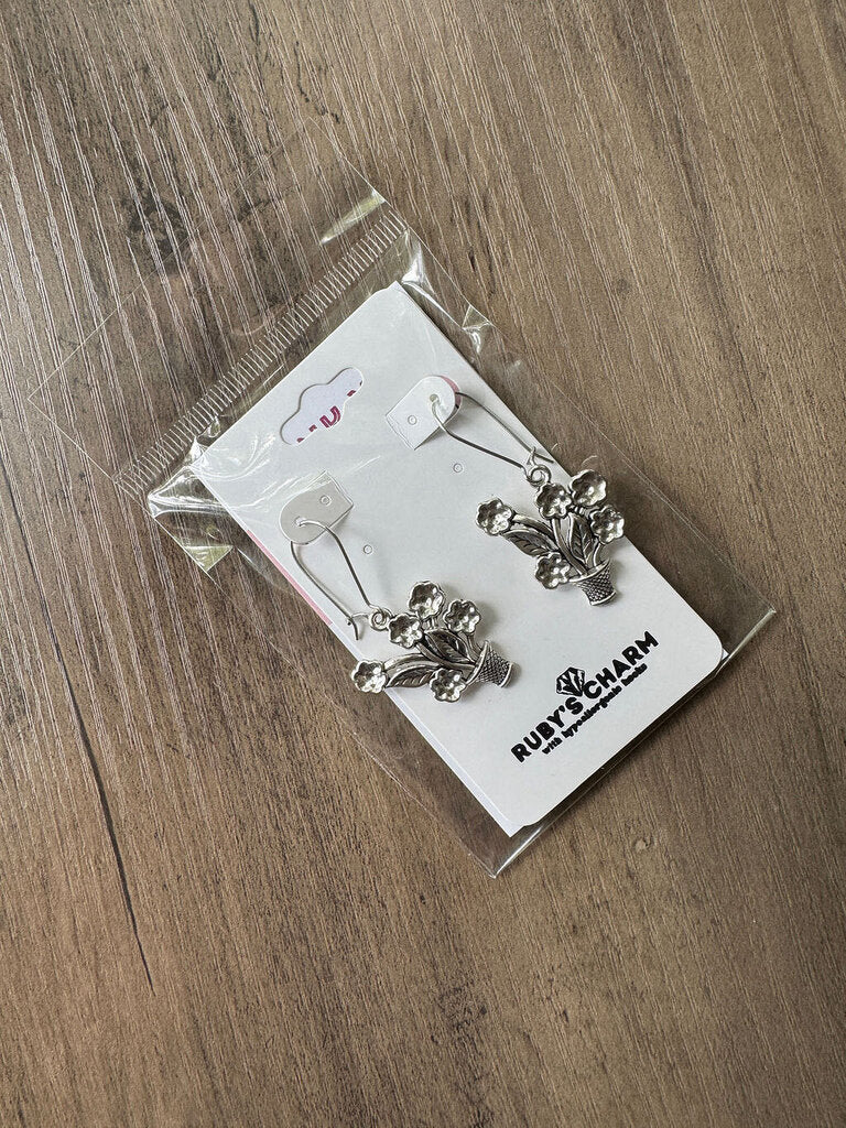 Dangle Earring-Silver Bouquet of Flowers