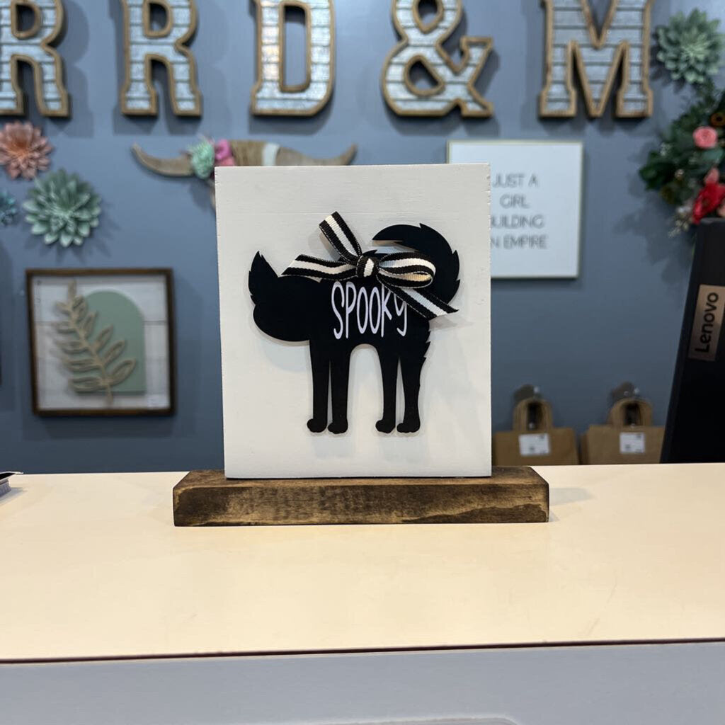 White Wood sign w/base Spooky Cat