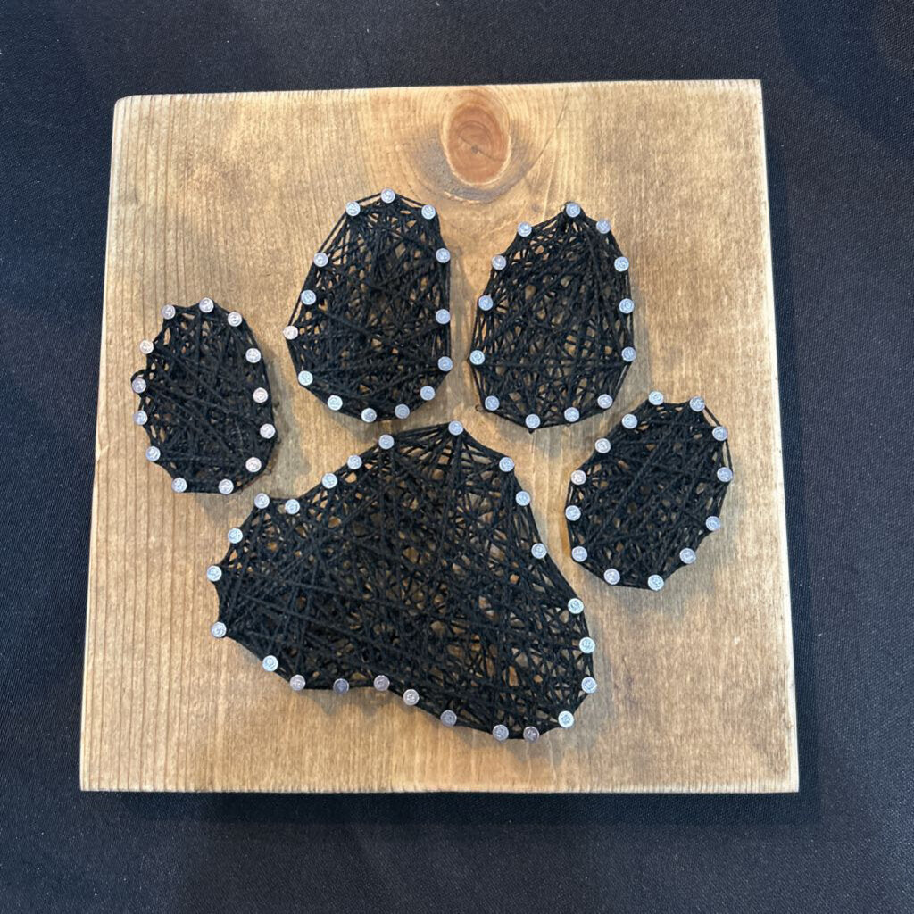 String Art Paw Print
