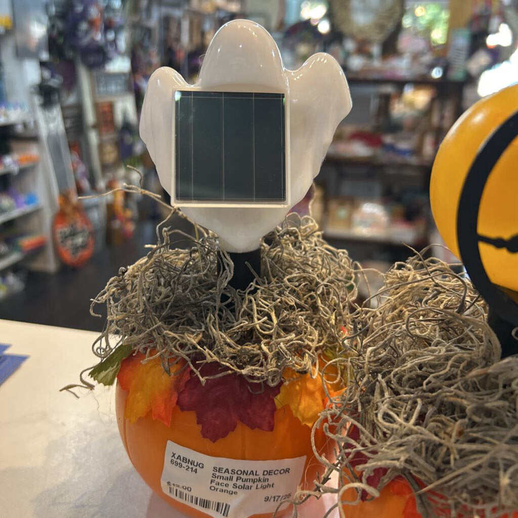 Small Pumpkin Face Solar Light Orange