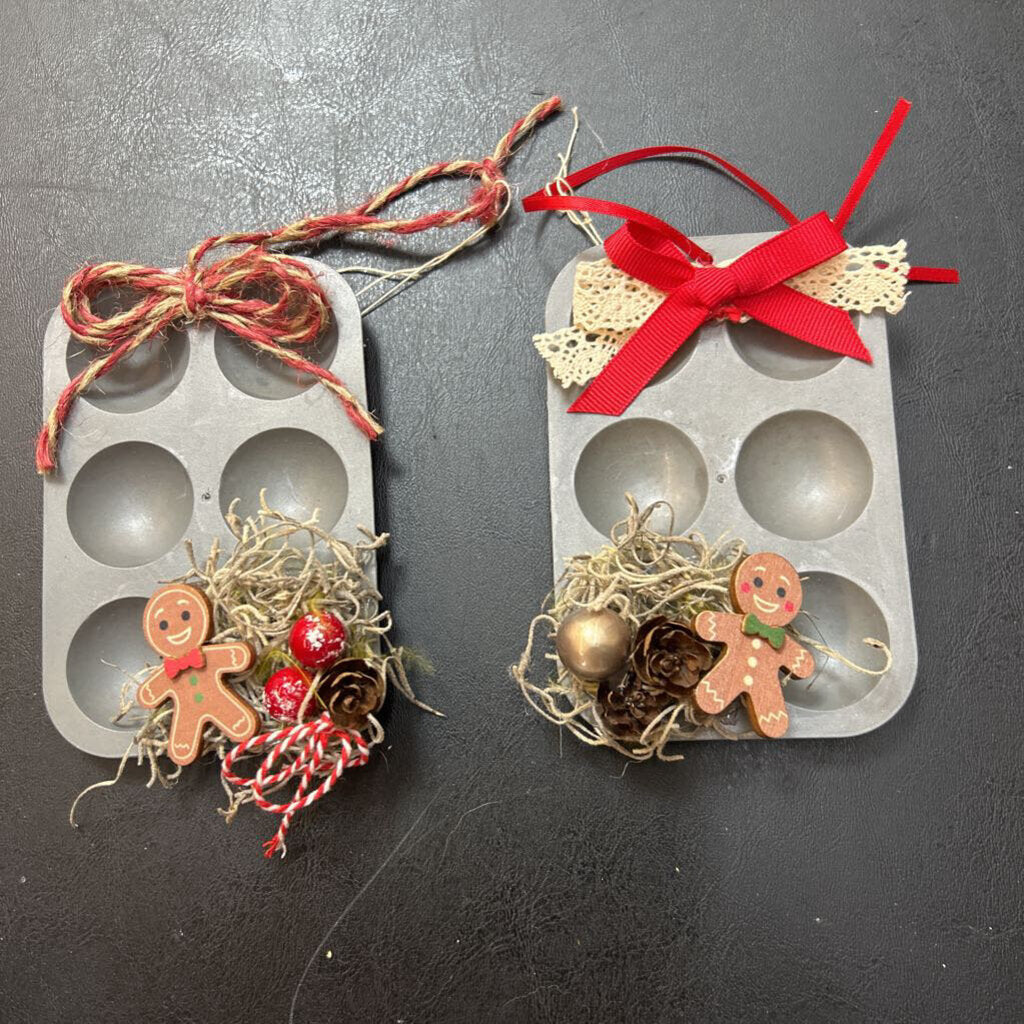 Gingerbread on muffin tin