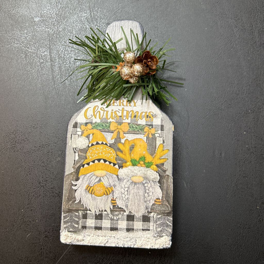 Gray Hanger wth 2 Gnomes