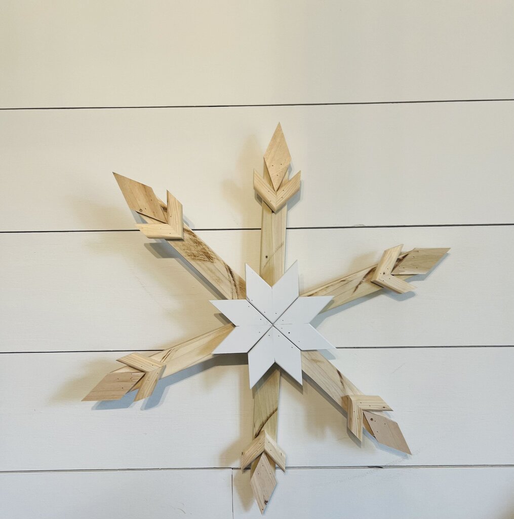 Natural White Star Center Snowflake