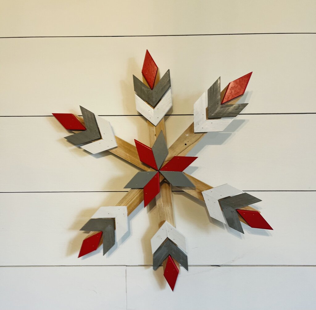 Double Chevron Red/Gray/Wht Snowflake 6pt Center