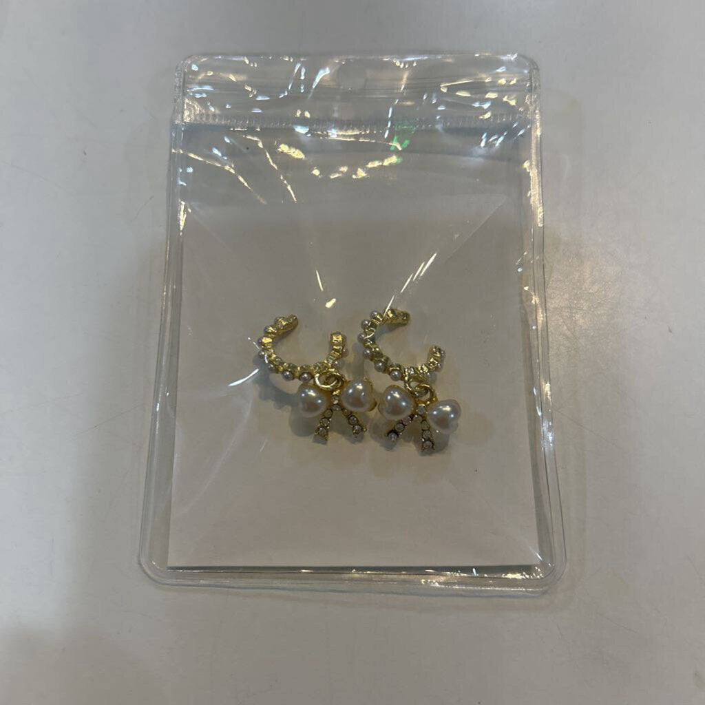 Bow/Pearl Earring