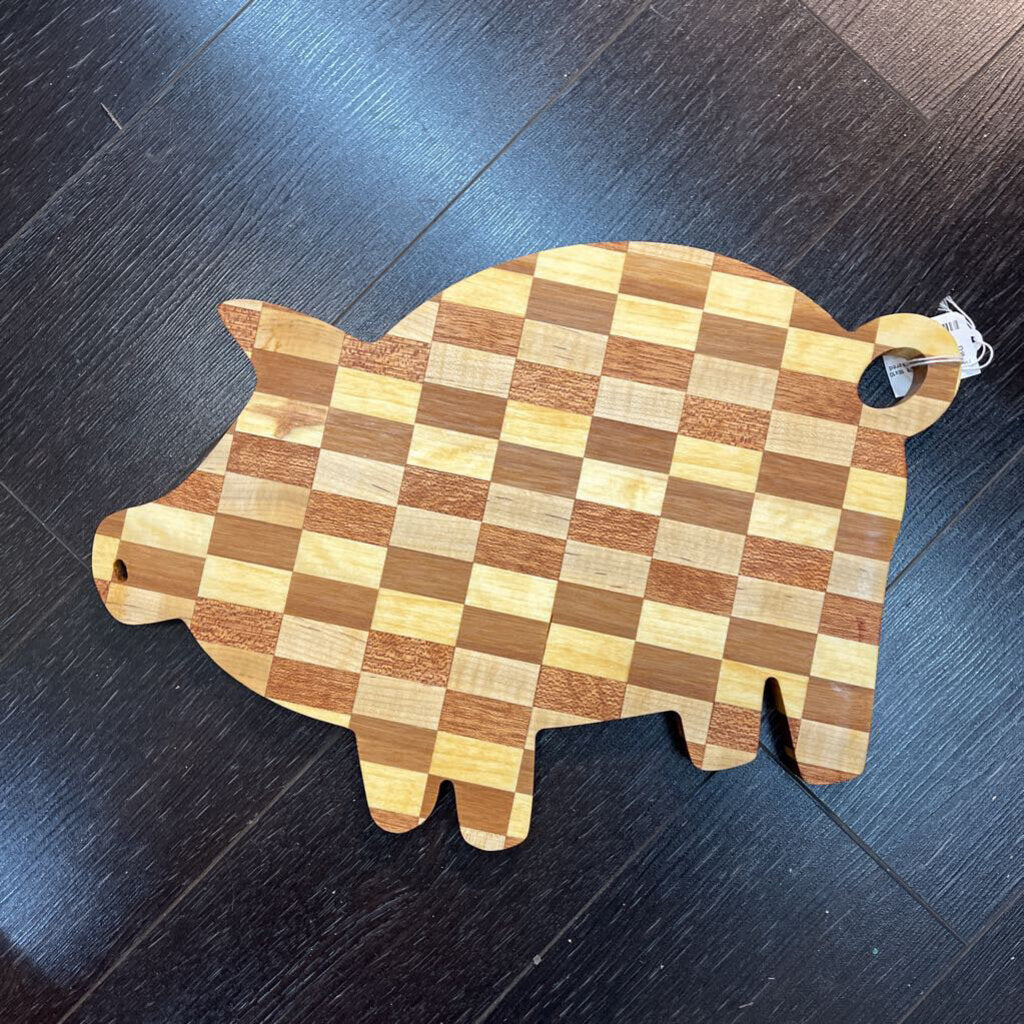 16x10 Pig Cutting Board Checkered