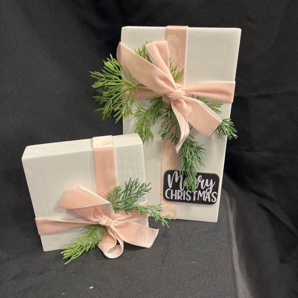 White Set Of 2 Skinny Wood Christmas Presents