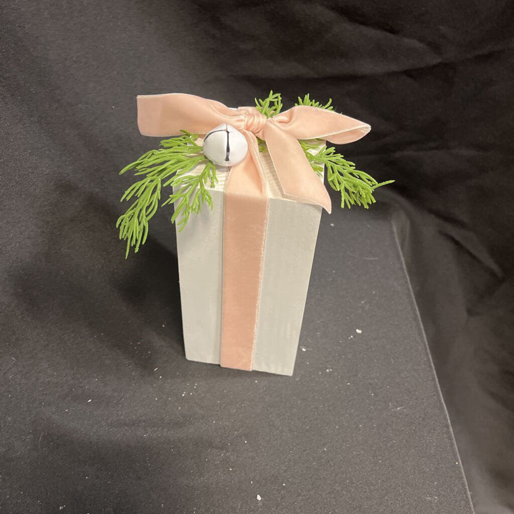 7" White Wood Presents Pink Ribbon