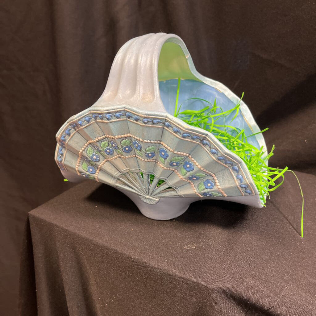 Blue fan Basket
