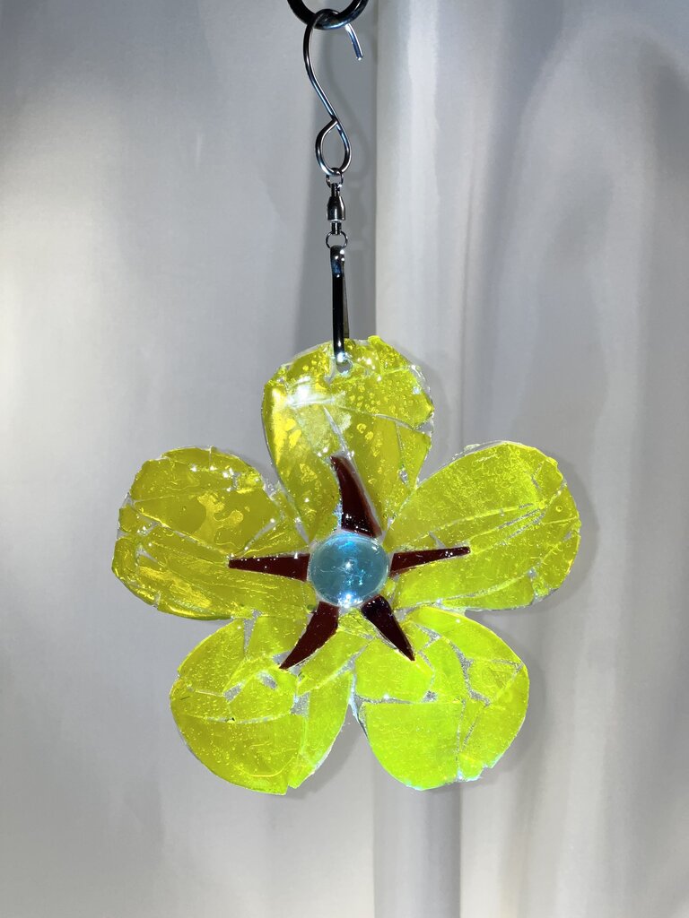 Suncatcher yellow 5" flower, w/ blue&red ctr