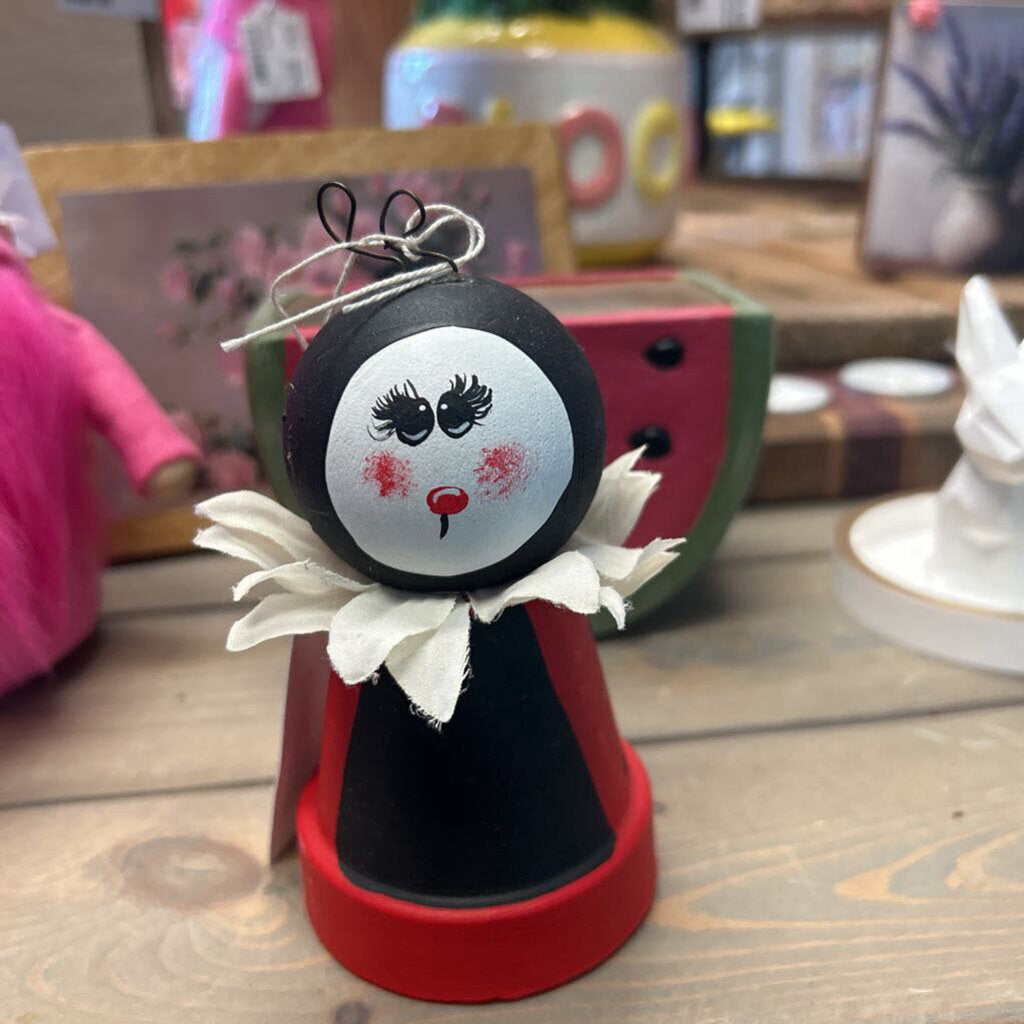 CLAY POT LADYBUG WITH FLOWERS
