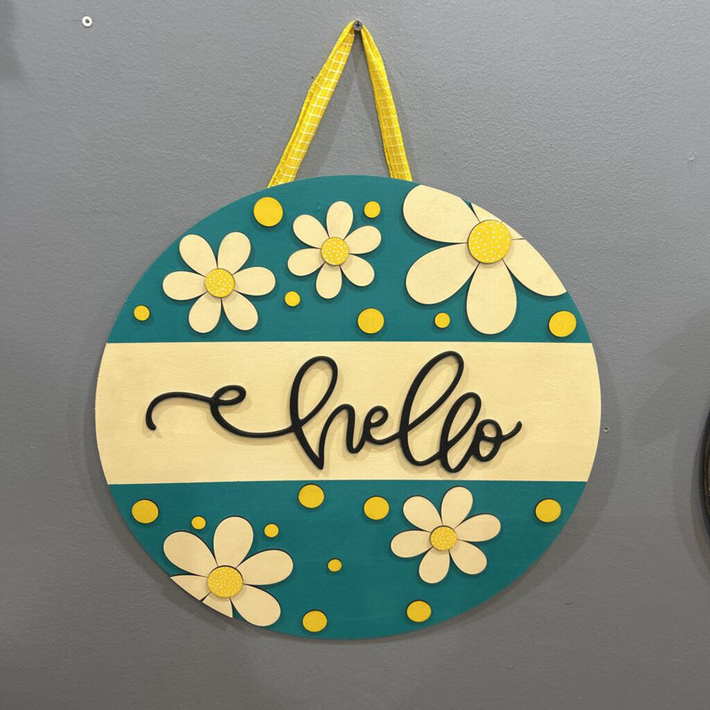 Door Hanger Hello Daisys 19"