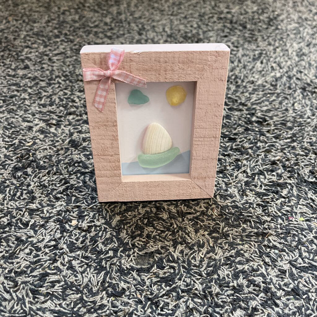 Sailboat (small pink frame)