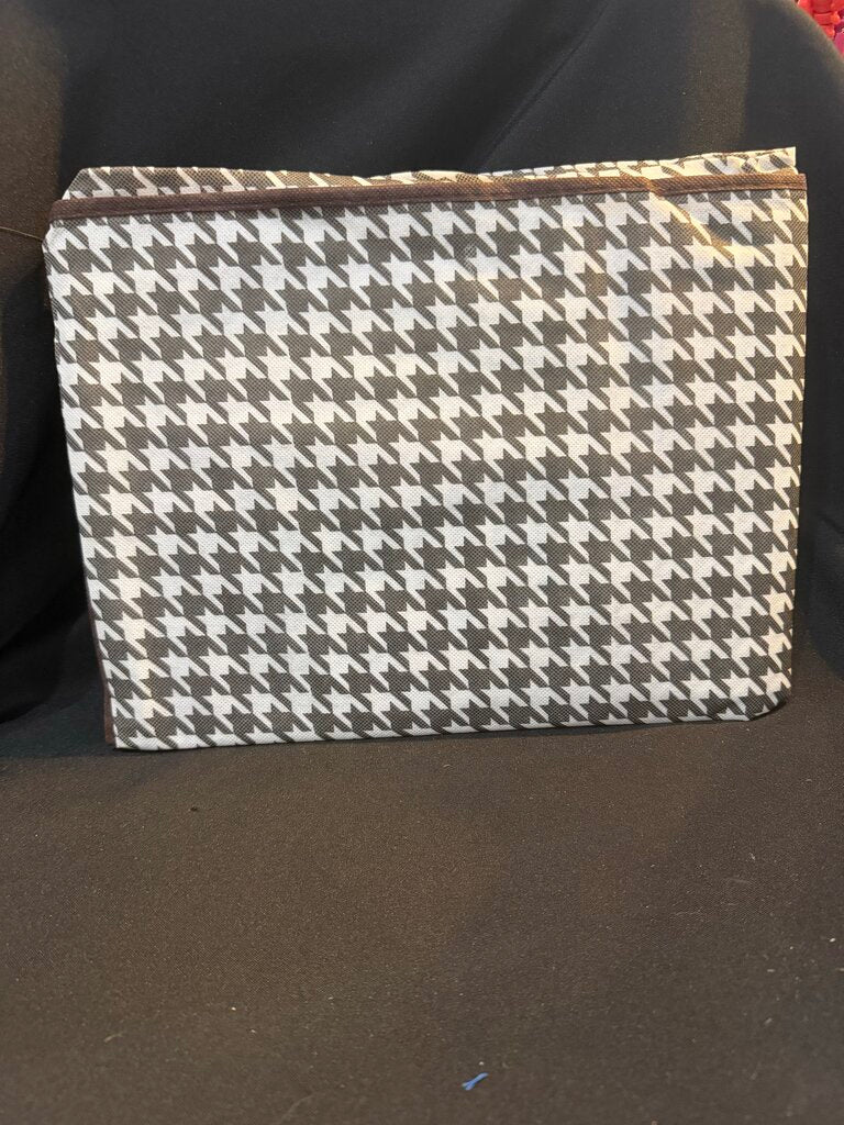 Black and White Zipper Storage Bag
