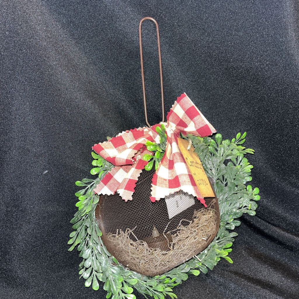 Strainer Light w/burgundy bow