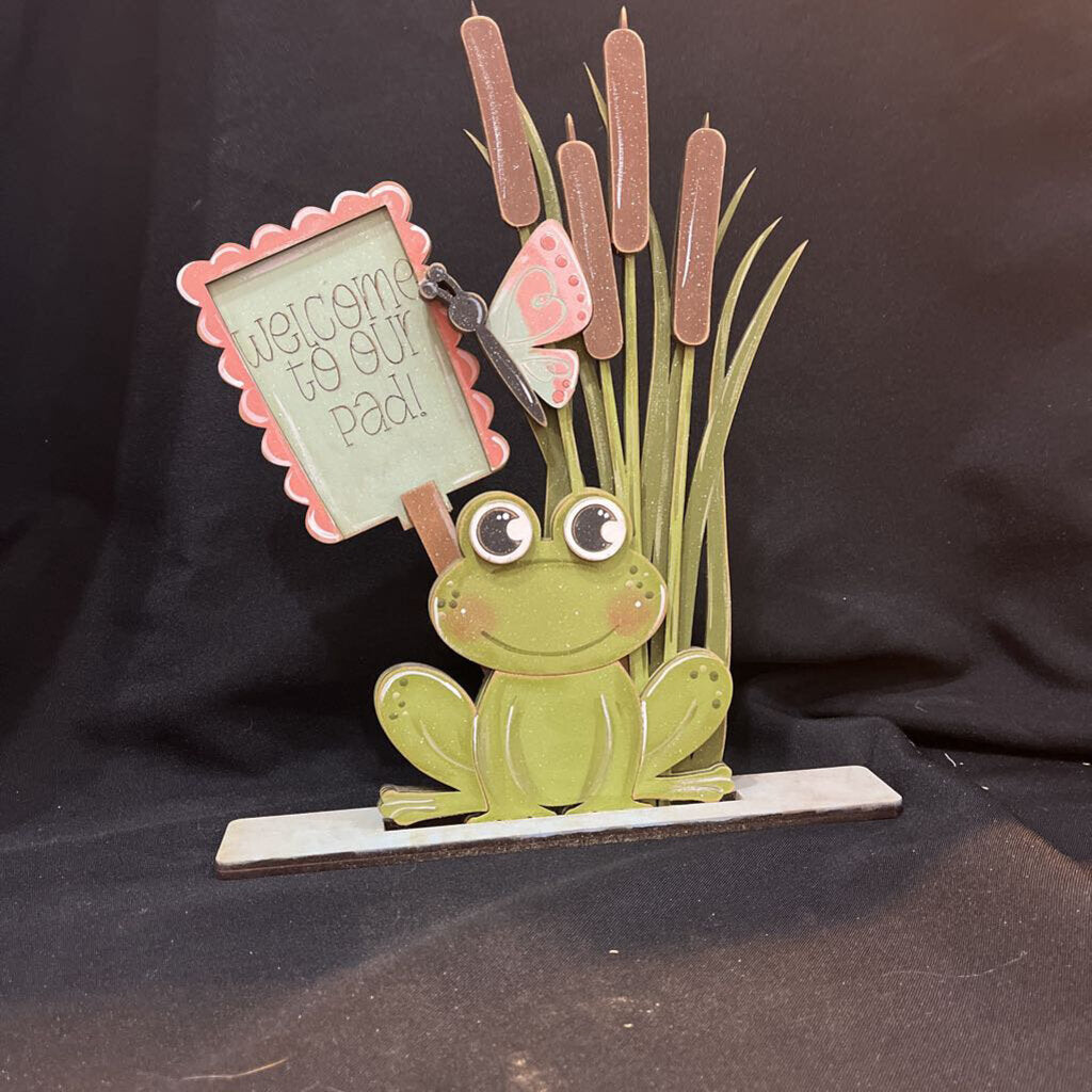 Welcome to Our Pad Frog Shelf Sitter