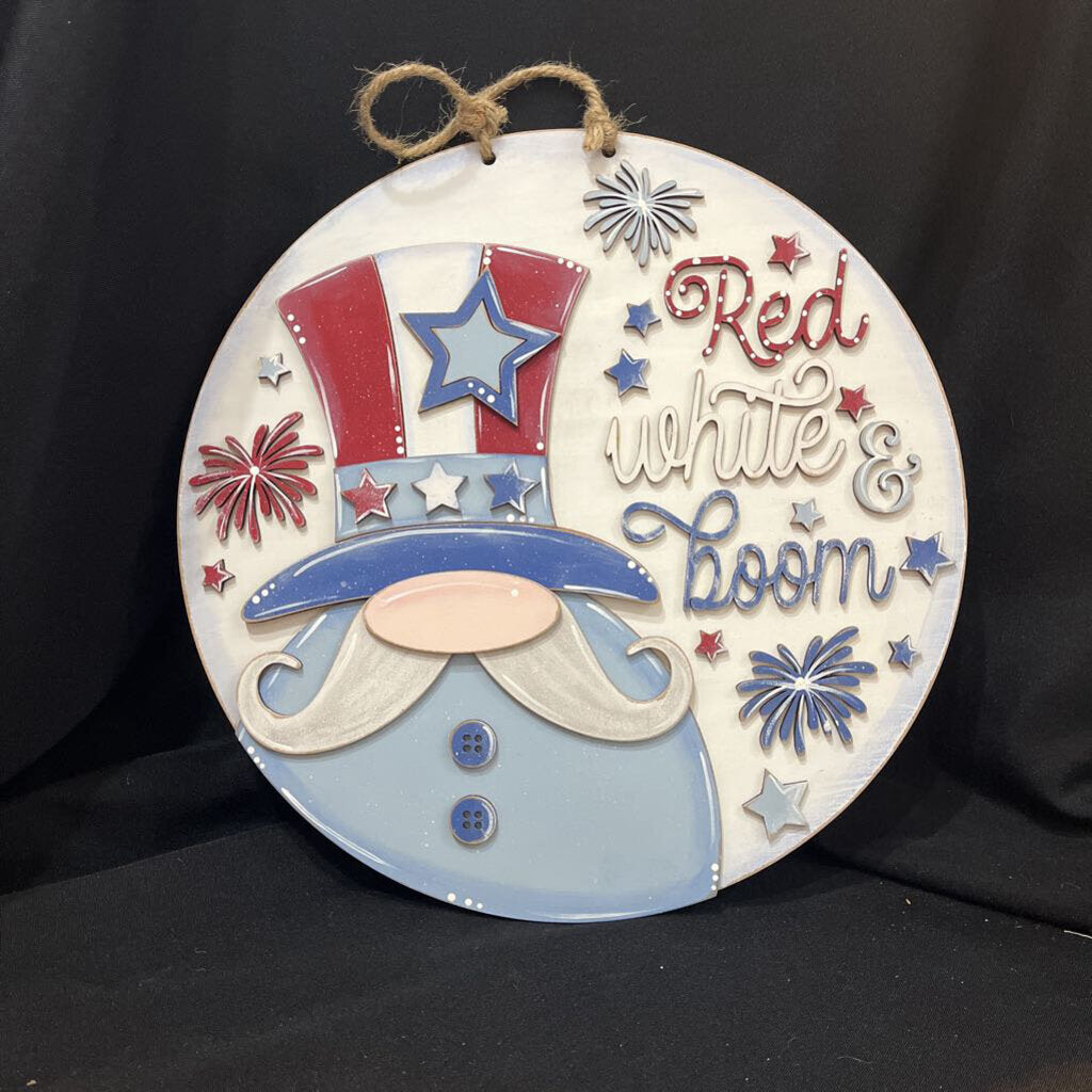 Door Hanger Red, White & Boom Gnome