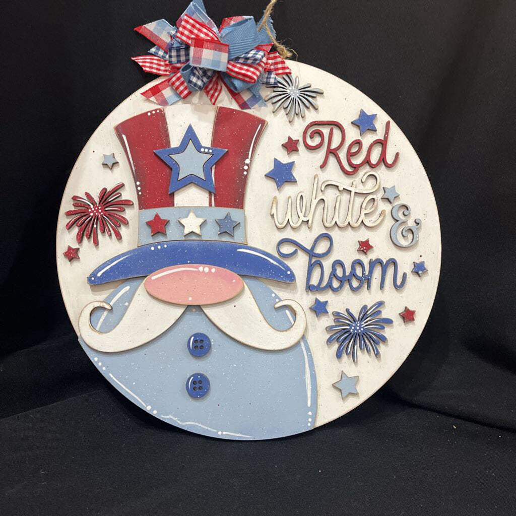 Door Hanger Red, White & Boom Gnome