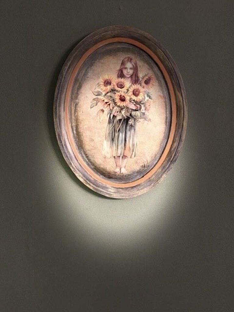 Oval Daisy Picture Wall Hanger