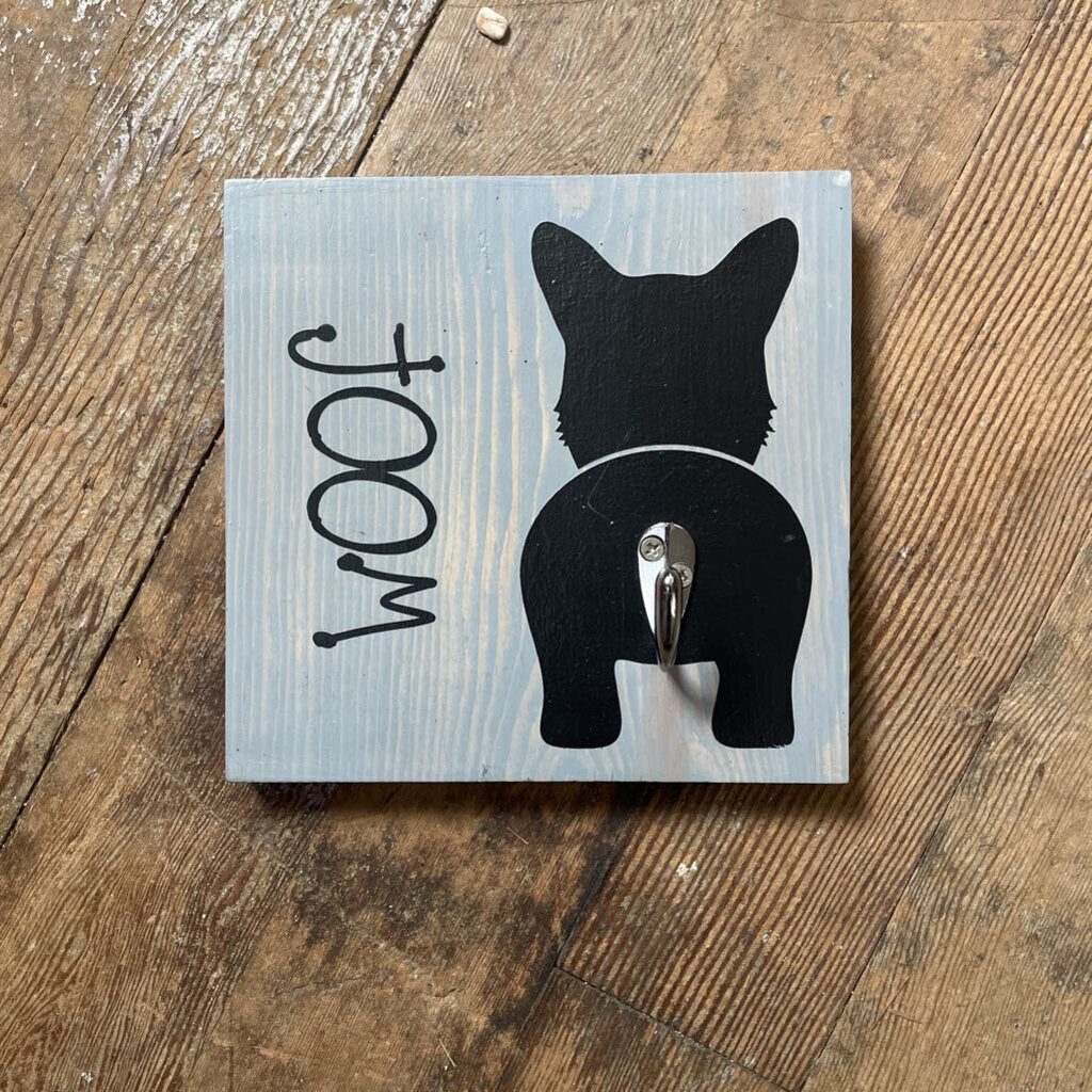 Dog Leash holder sign (gray, wall hanging)