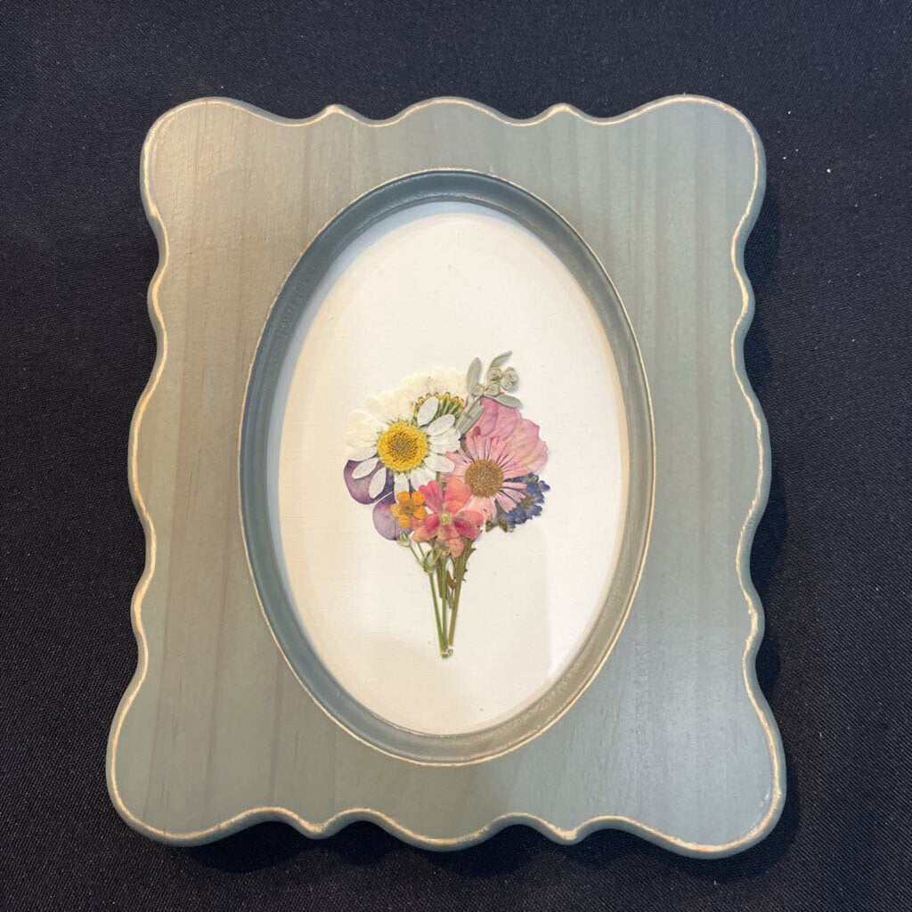 Fairy Bouquet (oval green frame)