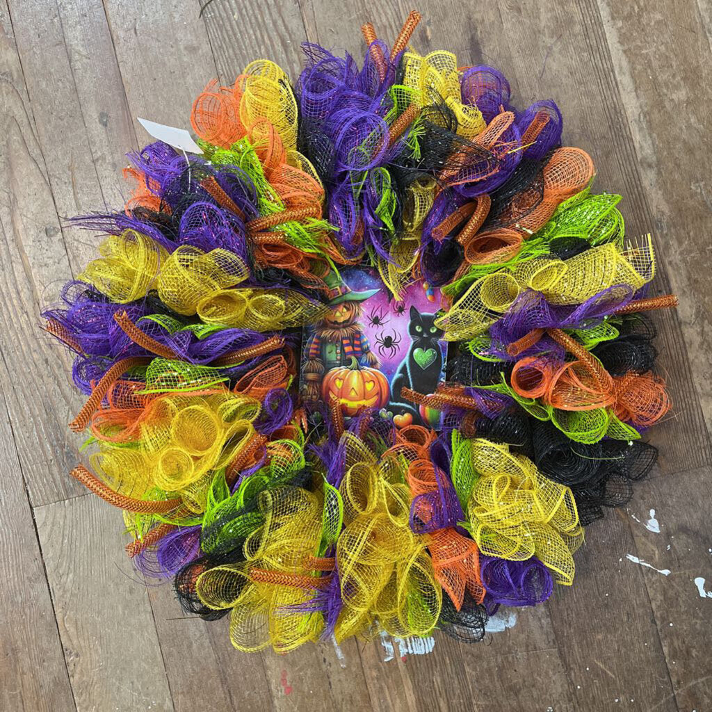 Mesh Wreath with Scarecrow & Cat