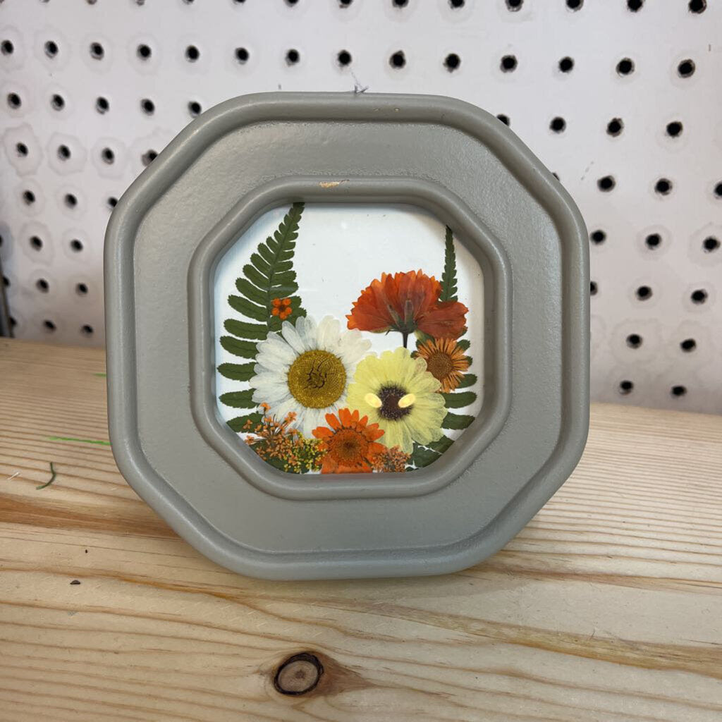 Frame w/pressed fall flowers, 4x4