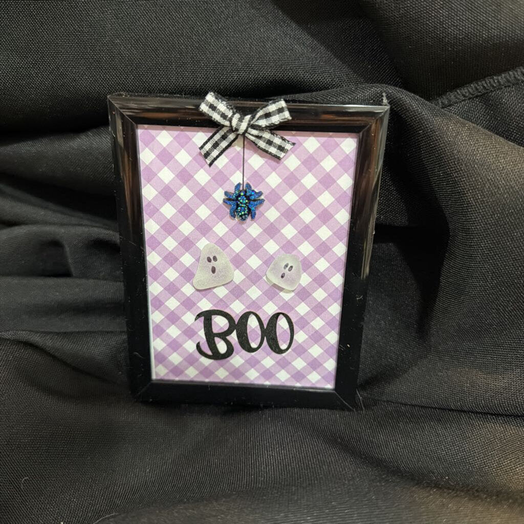 Sm black frame, 2 ghosts, spider purple backgrnd, Boo