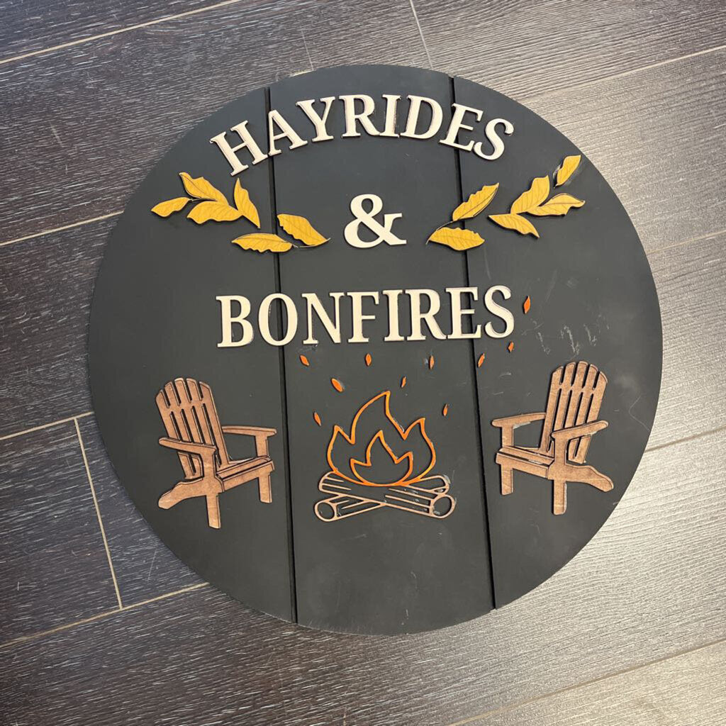 Hayrides & Bonfires Door Round 15in