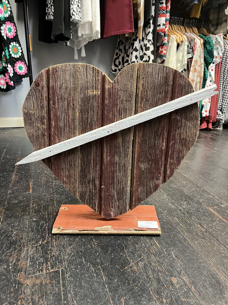 Porch Sitter Heart w/ arrow