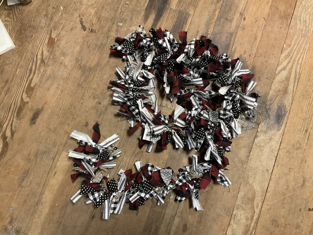 Buff Check & Stripe Rag Tie Garland