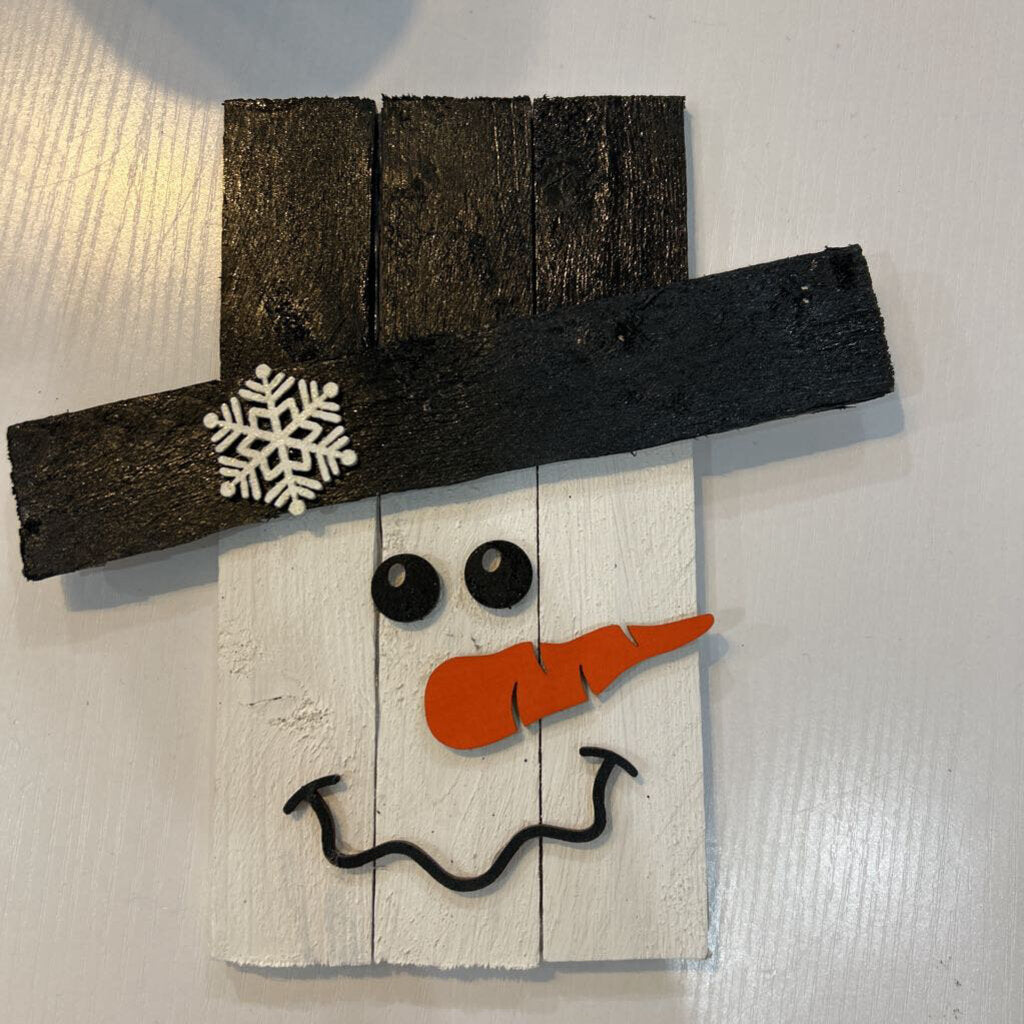 Snowman mini pallet