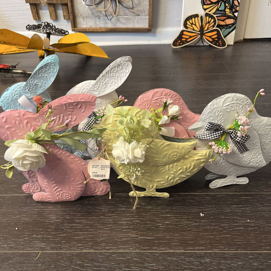 Metal Easter Decor