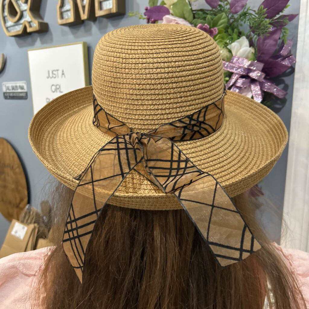 Womans Straw Black trim w/Black bow