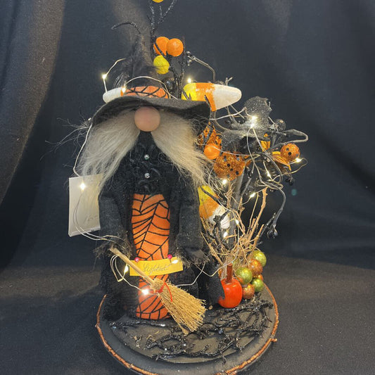 Gnome Witch on Base (lights ups)