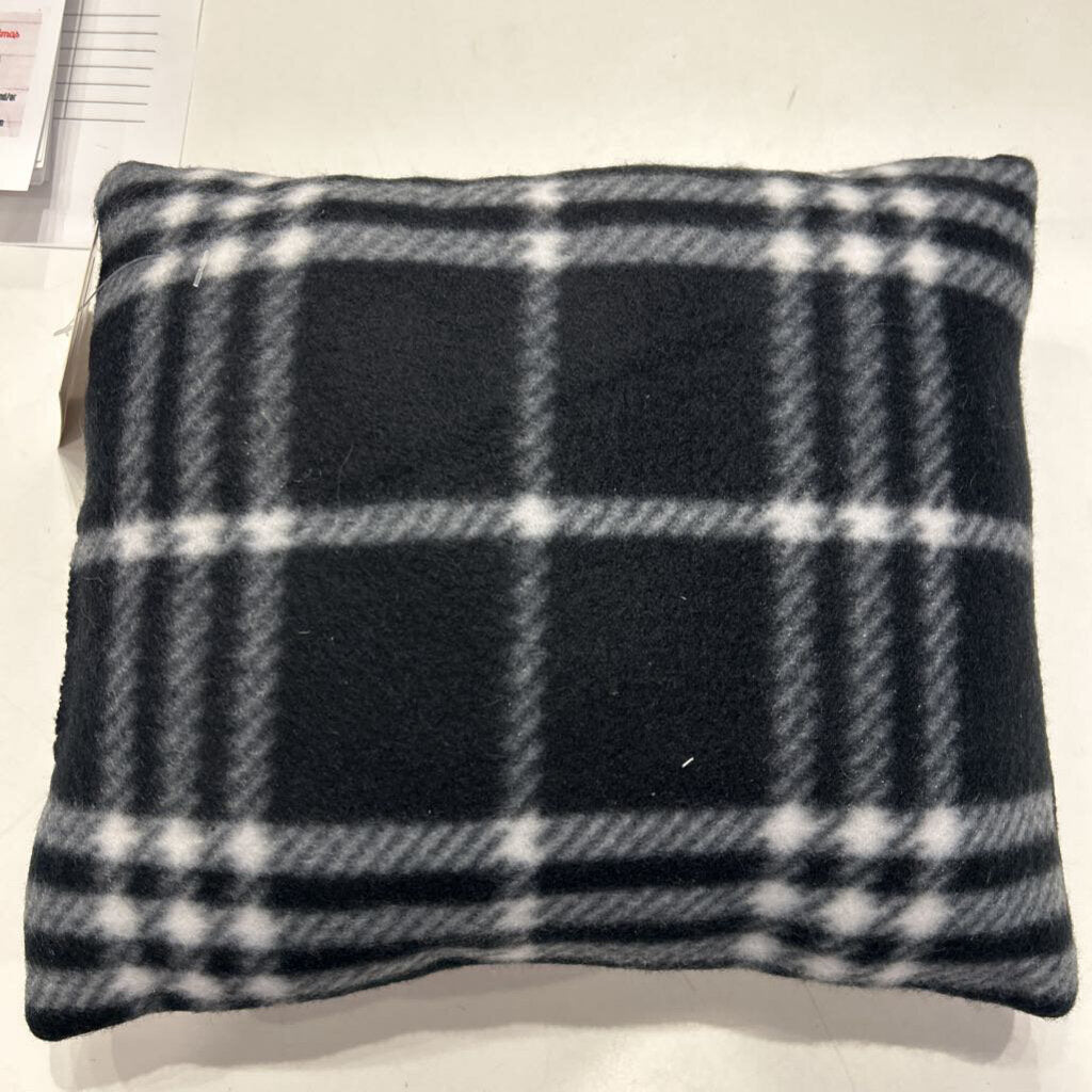 Dog Bed Pillow Blk & Wht