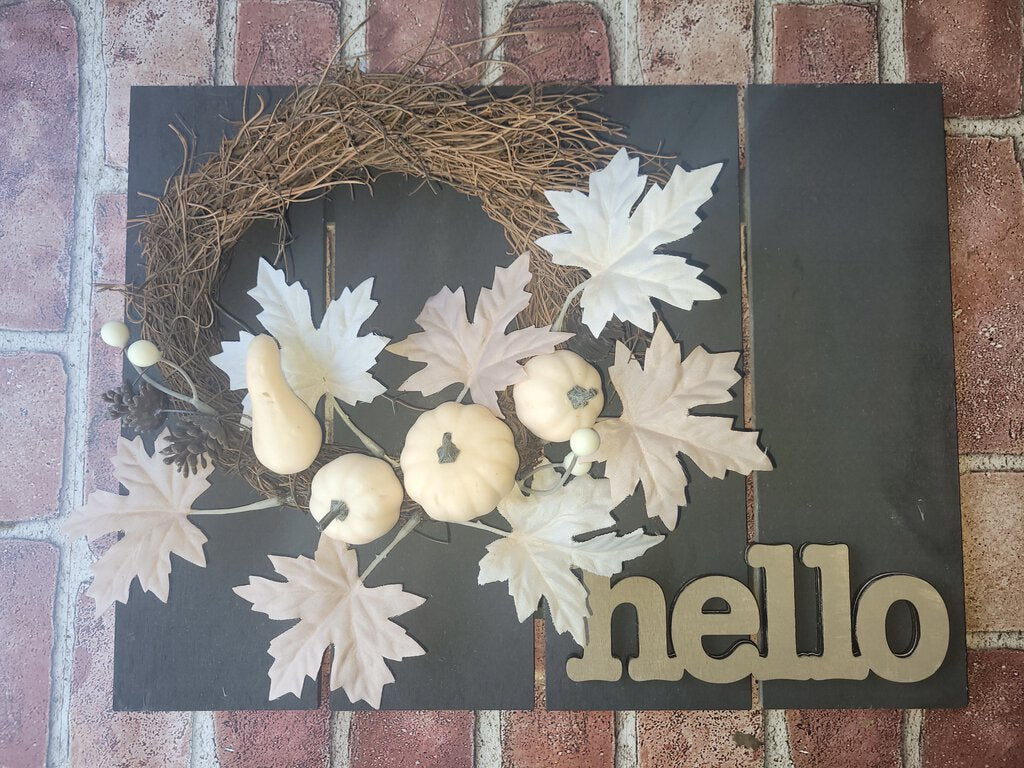 Hello Pallet Sign w/Wreath