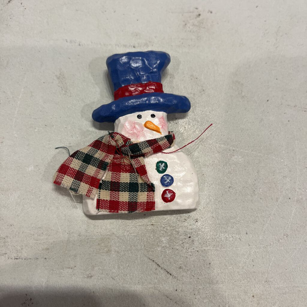 #139 Snowman w/Blue Top Hat Large Pin