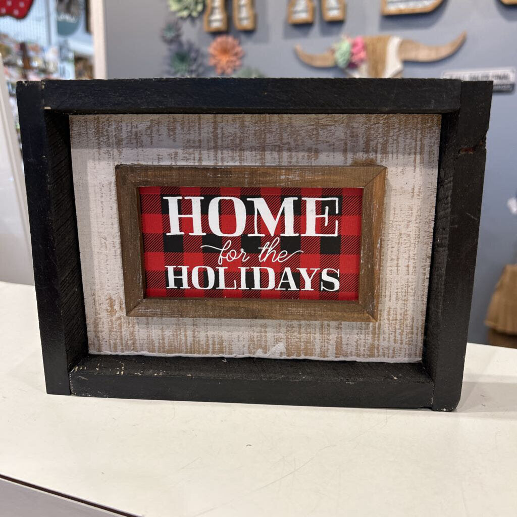 Wood framed R/B Home Holidays